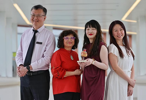 Ms Kong Xiang Hui (second from right) with Asst Prof Tan Teing Ee, her mother, and principal clinical coordinator